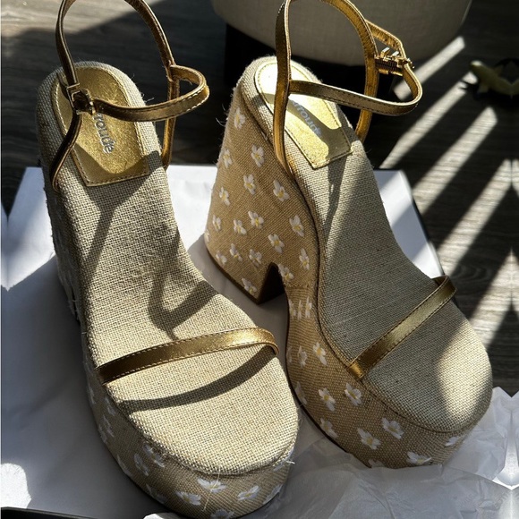 Platform Sandal In Gold Metallic Leather and Raffia - Picture 9 of 10